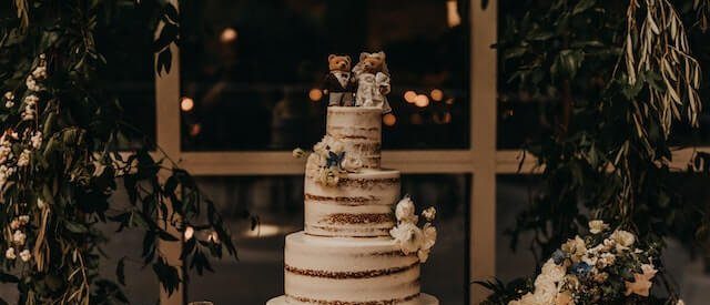 Adorable & Unique Cake Topper You'd Want for your Wedding Cake! |  WeddingBazaar